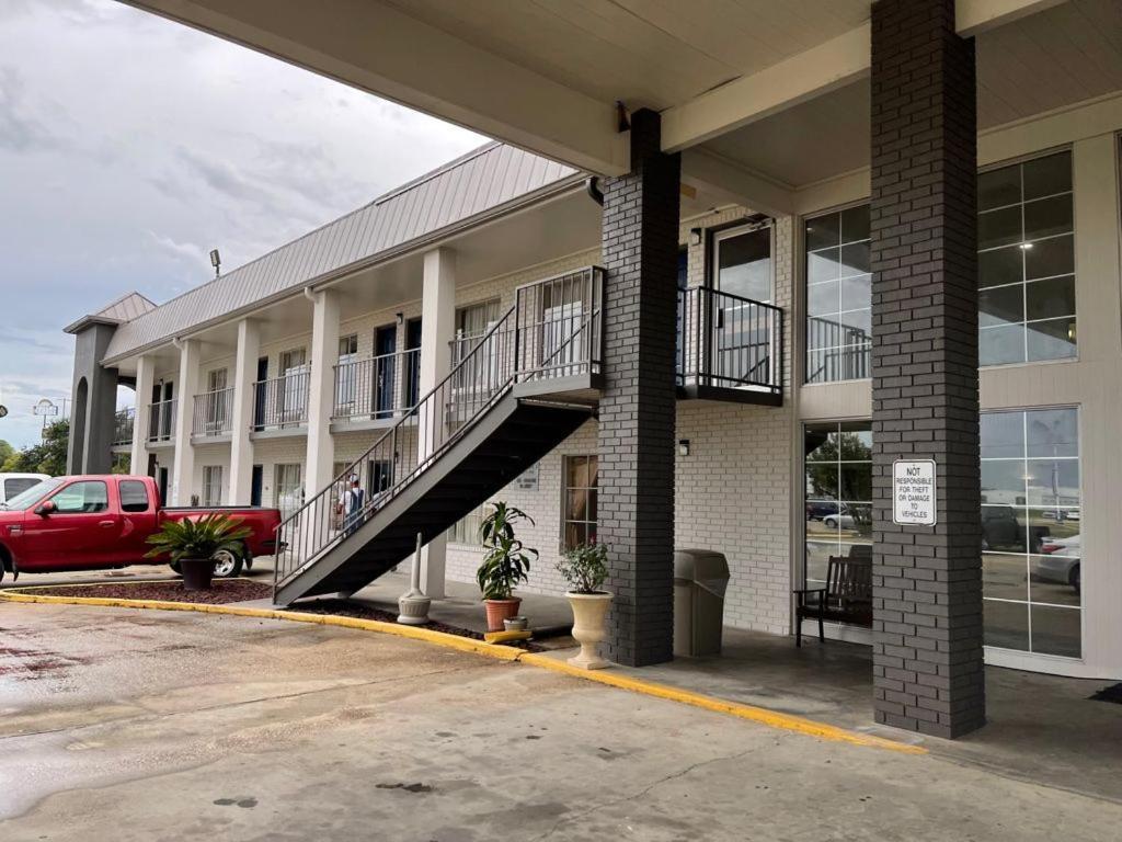 Motel Super 8 By Wyndham New Iberia Exterior foto