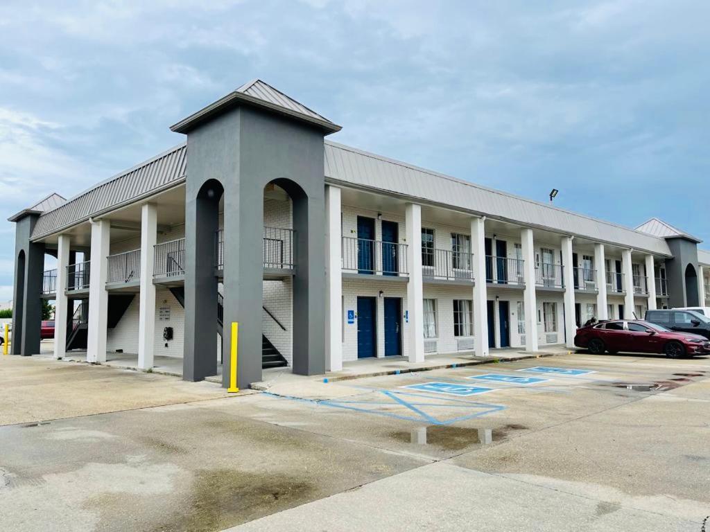 Motel Super 8 By Wyndham New Iberia Exterior foto
