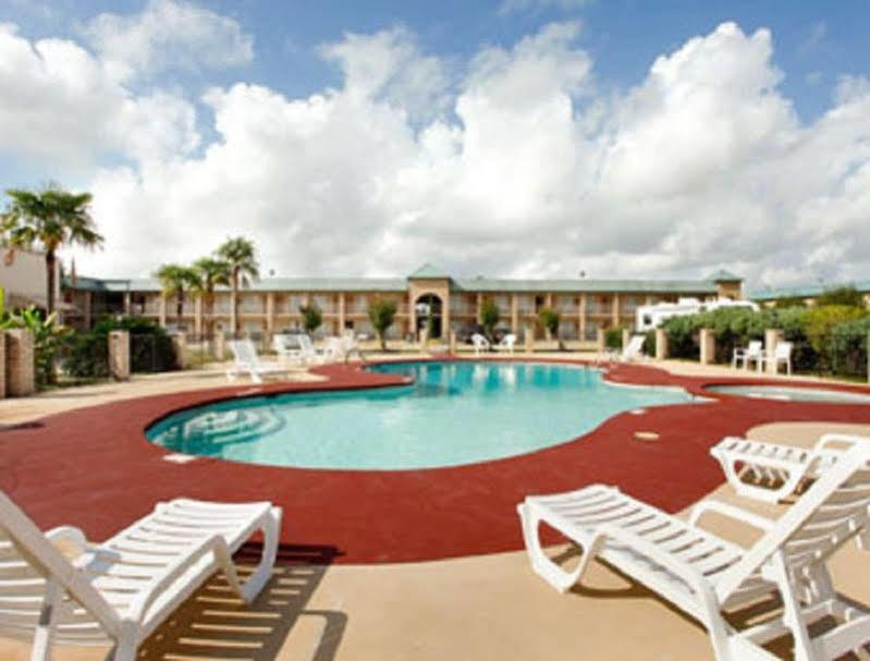 Motel Super 8 By Wyndham New Iberia Exterior foto